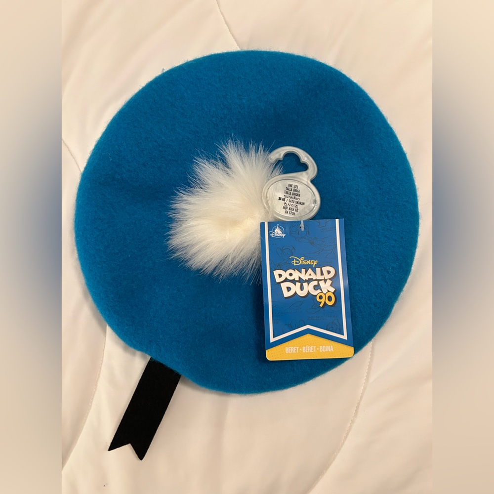 💙🤍 ✨ NWT Disney Donald Duck 🦆 90th birthday 🎉 Hat with Pom-Pom 💙🤍 ✨